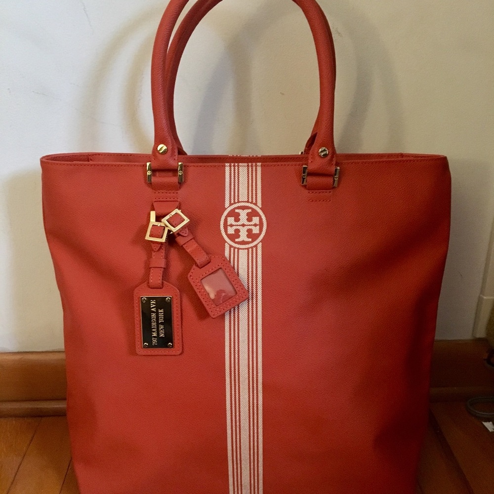 TORY BURCH EXCLUSIVE TOTE!